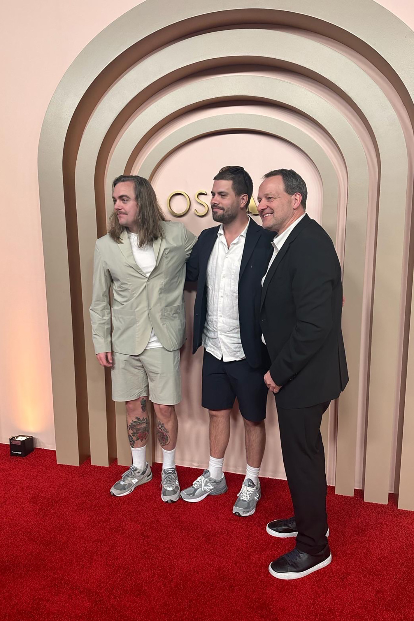 Christian Norlyk, Lasse Lyskjær Noer og Kim Magnusson på den røde løber til Oscar-lunch i Los Angeles. Privatfoto.