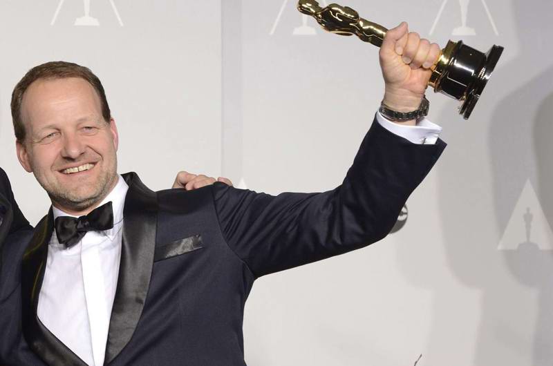 Kim Magnusson med Oscar-statuette i hånden